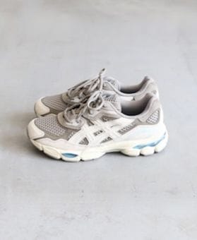 ASICS (å) 