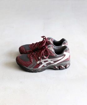 ASICS (å) 