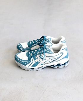 ASICS (å) 