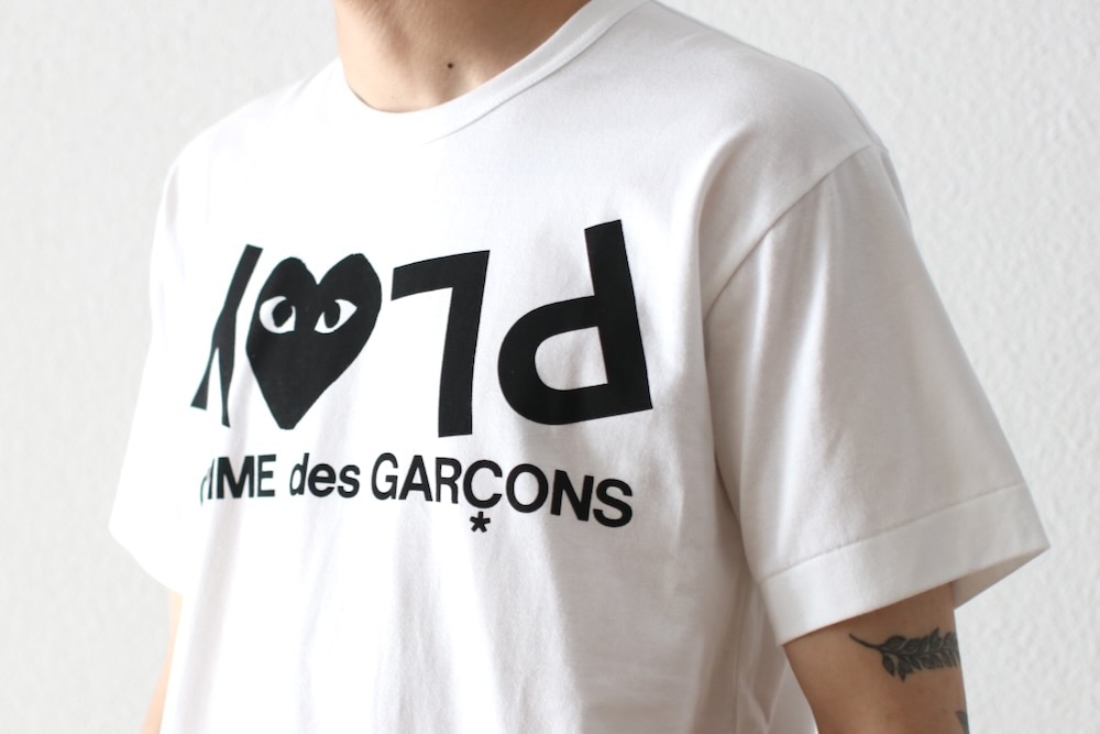 S正規品新品PLAY COMME des GARÇONS プリントロゴTシャツS PLAY COMME des GARCONS - PLAYプレイコムデギャルソン ロゴ