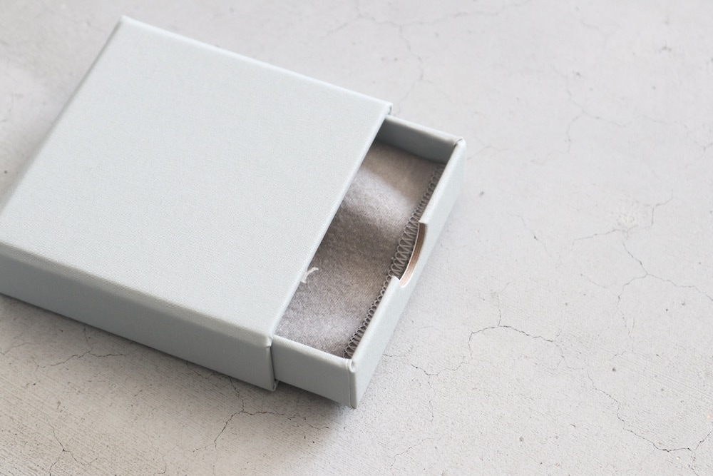 BUNNEY(Хˡ) "Gold-Dip Atomiser with leather cord"