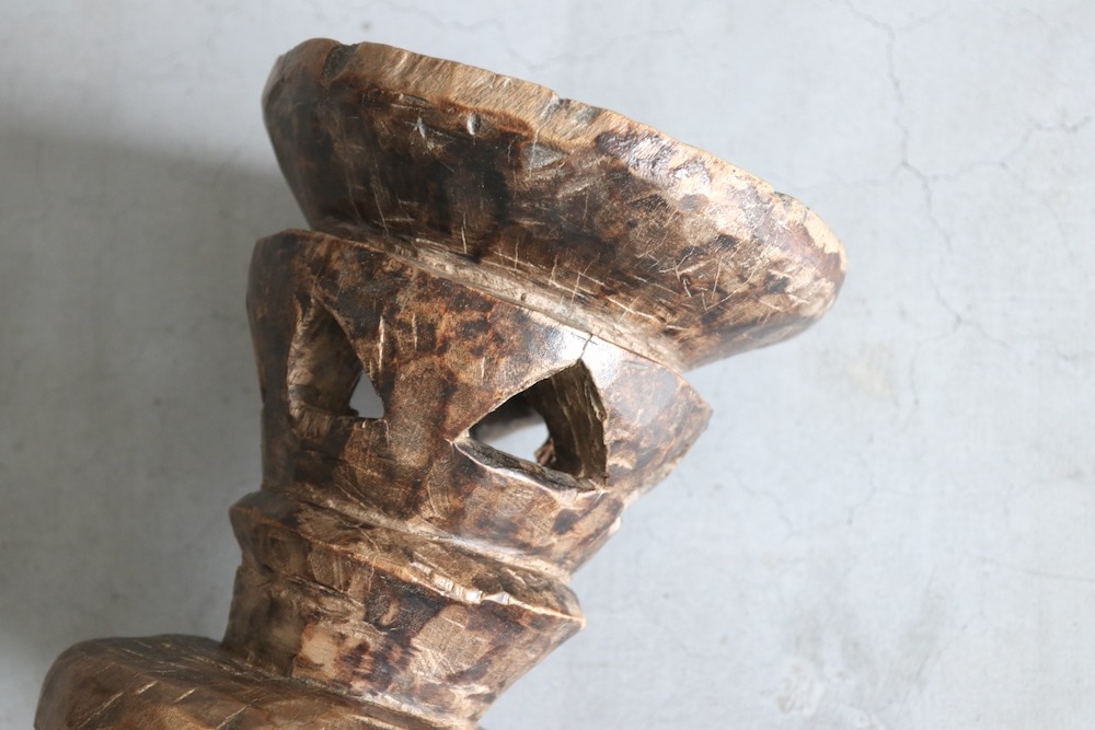 Like　ライトイヤーズ　トンガスツール　アフリカ　民芸 民藝 古道具 African Crafts (アフリカ工芸品) “トンガ族のスツール - LIGHT