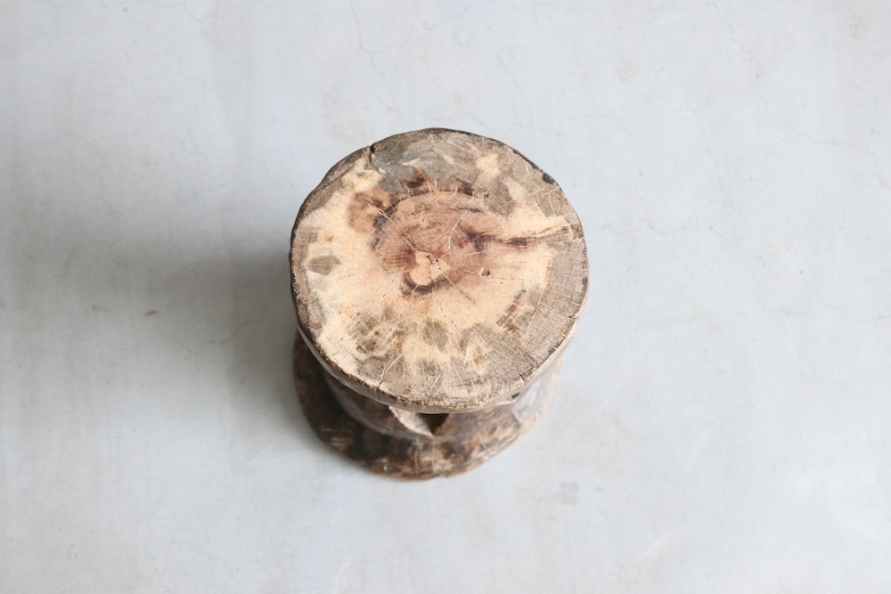 African Crafts (アフリカ工芸品) “トンガ族のスツール - LIGHT