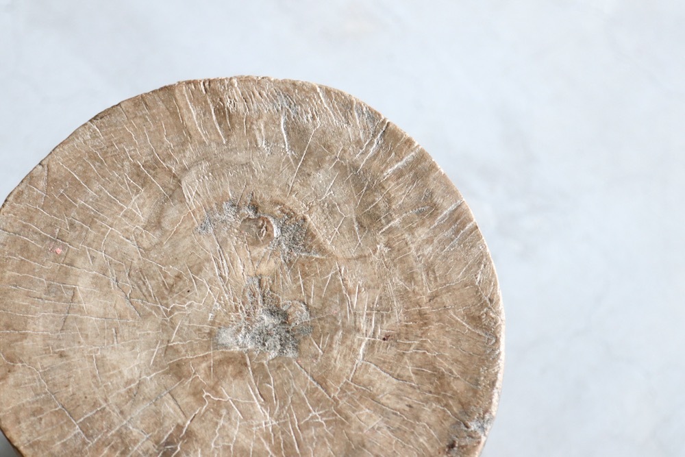 African Crafts (アフリカ工芸品) “トンガ族のスツール - LIGHT