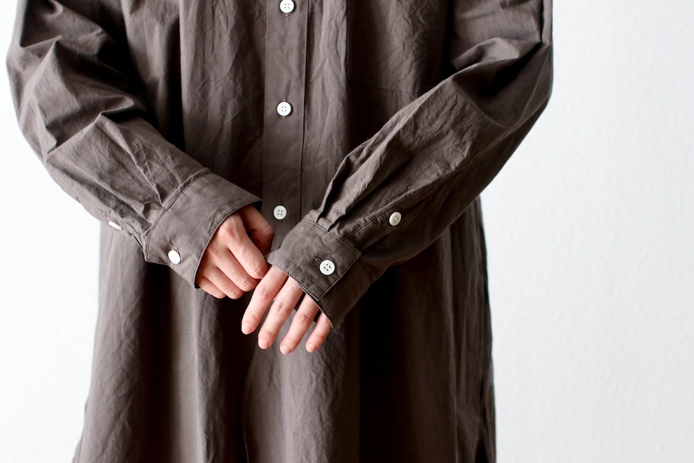 WOMEN'S】TOUJOURS（トゥジュー）“Classic Band Collar Shirt -SHADOW