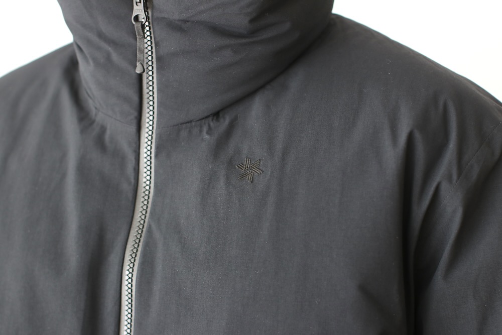 GORE-TEXGOLDWIN (ɥ) "GORE-TEX Snow Range Down Coat"