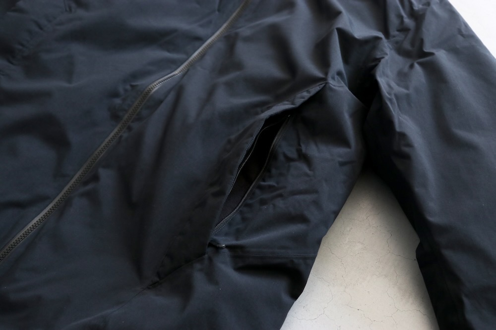 GORE-TEXGOLDWIN (ɥ) "GORE-TEX Snow Range Down Coat"