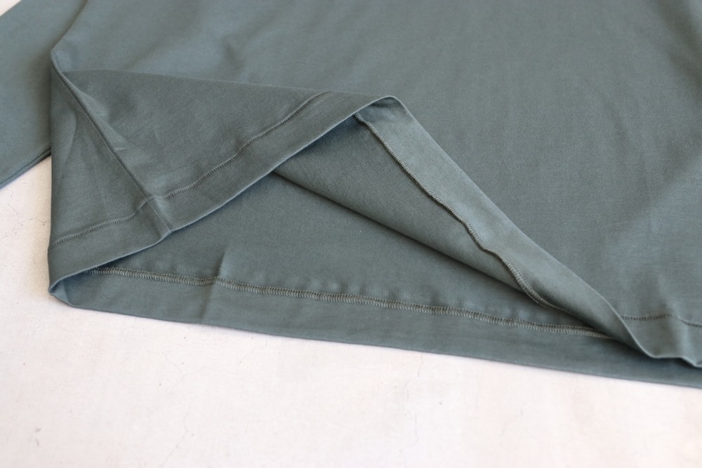 ATON (ȥ) "SUVIN 60/2 OVERSIZED LONG SLEEVE T-SHIRT"