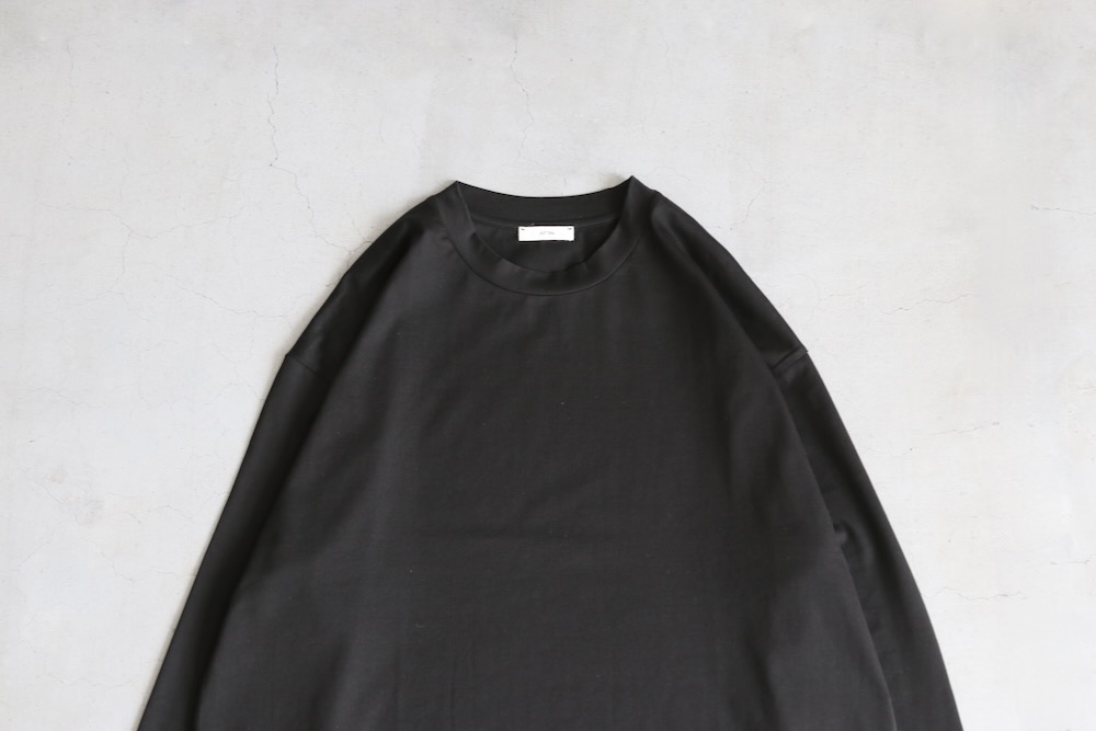 ATON (ȥ) "SUVIN 60/2 OVERSIZED LONG SLEEVE T-SHIRT"