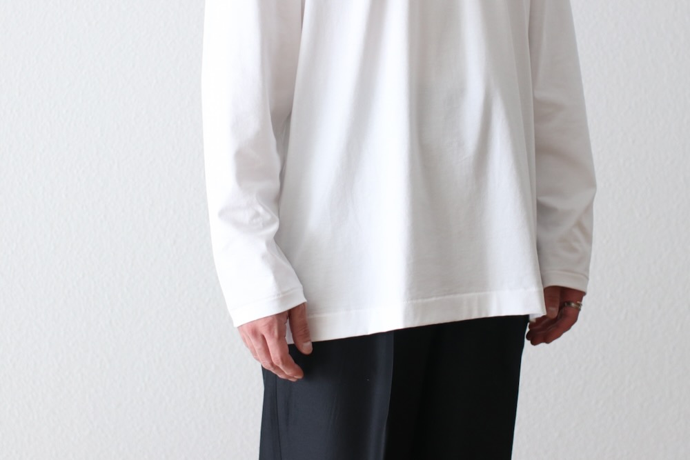 ATON (ȥ) "SUVIN 60/2 OVERSIZED LONG SLEEVE T-SHIRT"