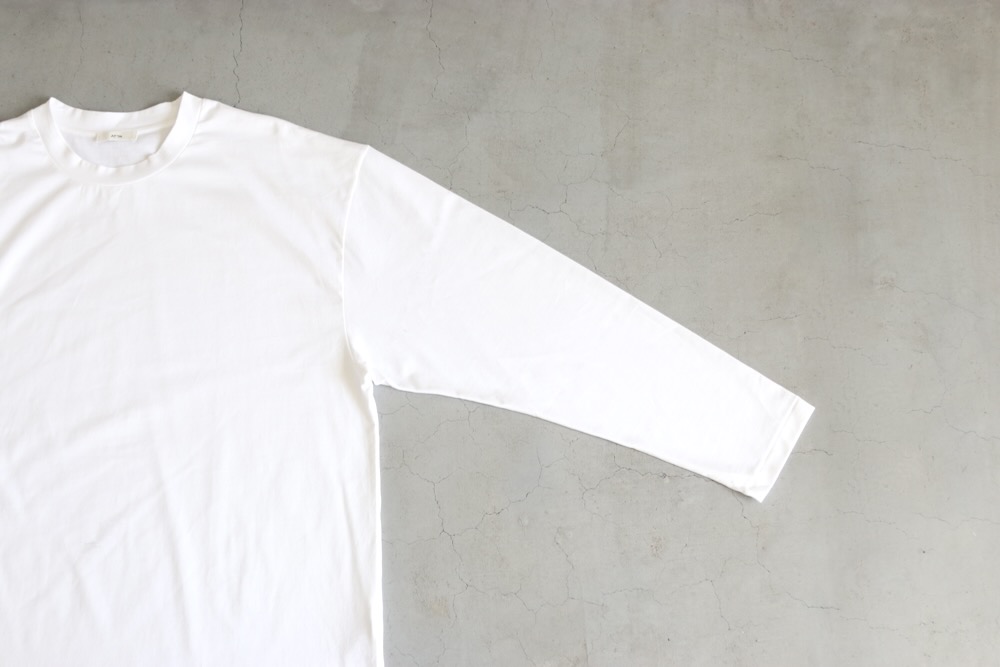 ATON (ȥ) "SUVIN 60/2 OVERSIZED LONG SLEEVE T-SHIRT"