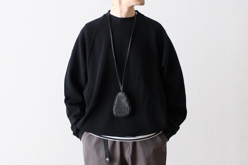 White Mountaineering (�ۥ磻�ȥޥ���ƥ˥����) "RAGLAN PULLOVER"