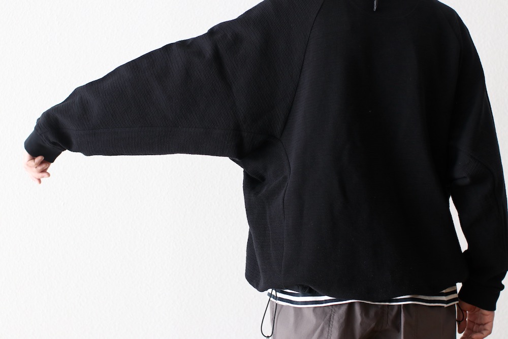 White Mountaineering (�ۥ磻�ȥޥ���ƥ˥����) "RAGLAN PULLOVER"