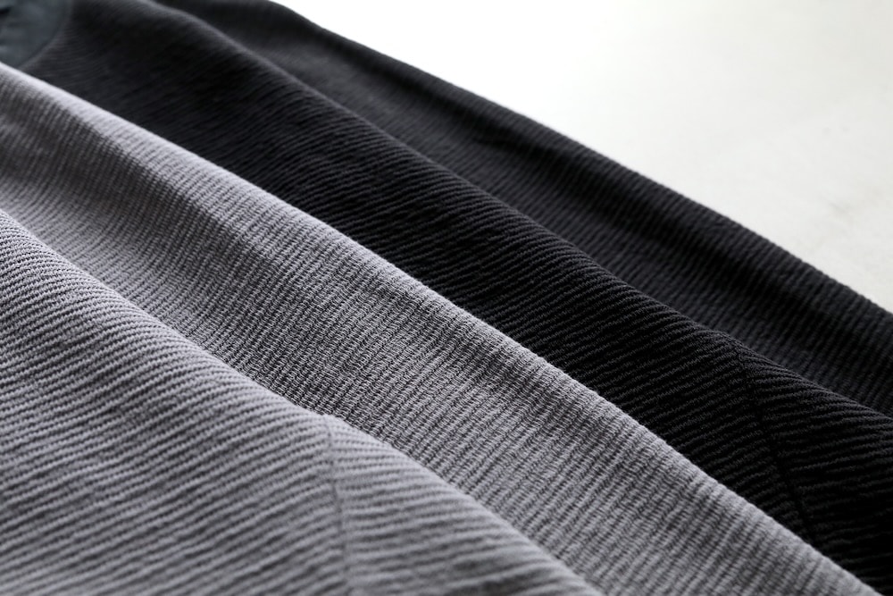 White Mountaineering (�ۥ磻�ȥޥ���ƥ˥����) "RAGLAN PULLOVER"