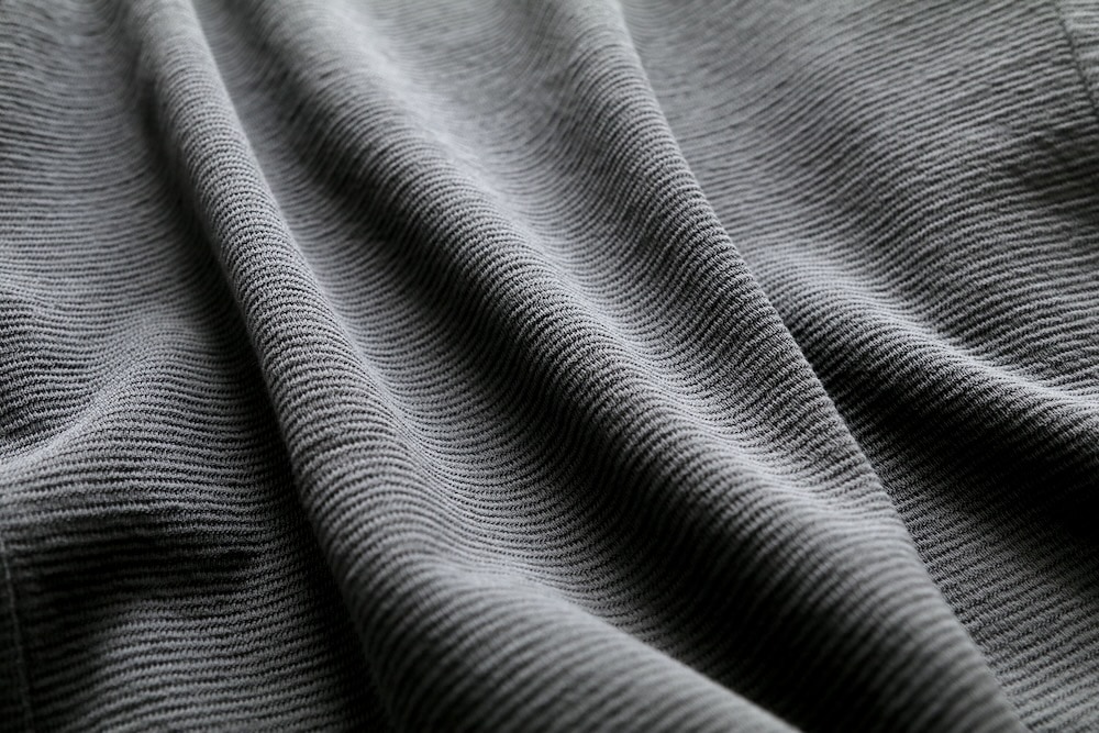 White Mountaineering (�ۥ磻�ȥޥ���ƥ˥����) "RAGLAN PULLOVER"