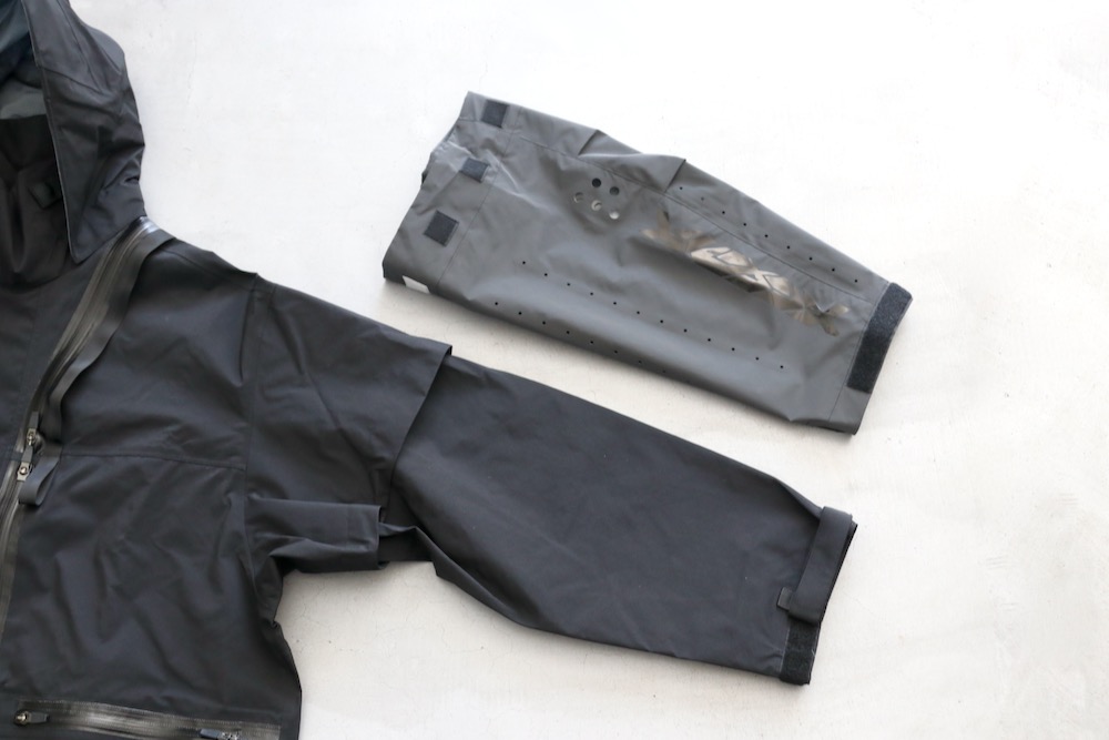 GORE-TEXACRONYM(˥) "J115-GT 3L Gore-Tex Pro Interops Jacket"