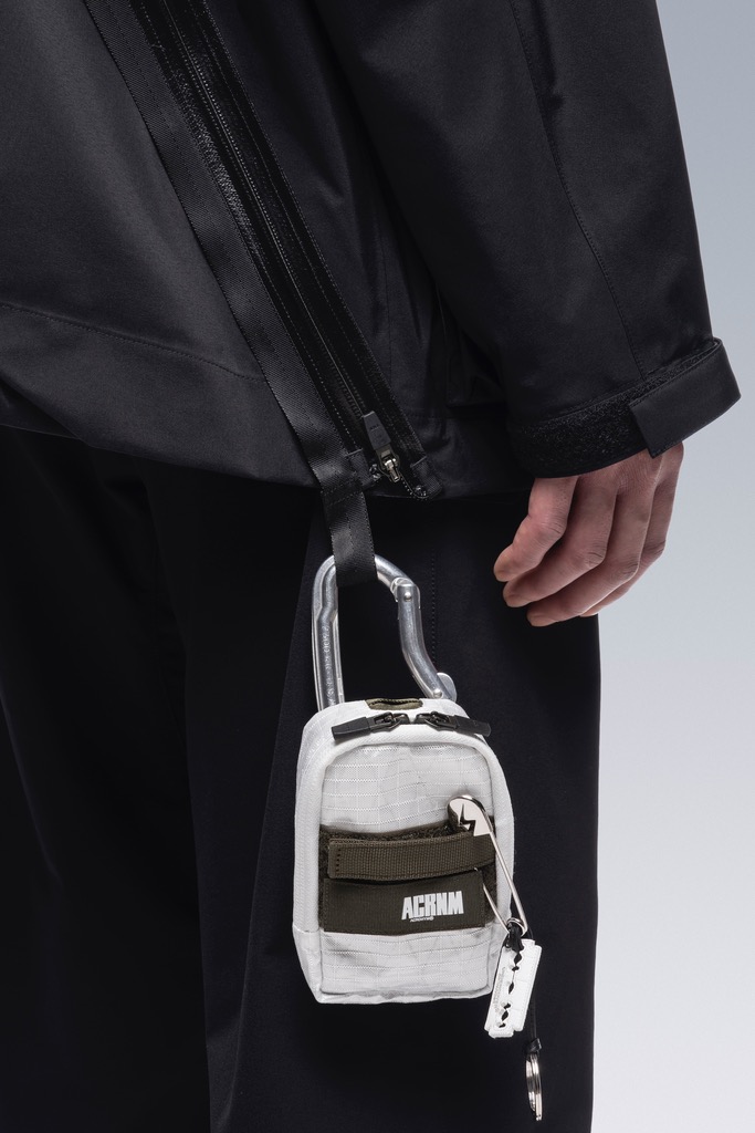 GORE-TEXACRONYM(˥) "J115-GT 3L Gore-Tex Pro Interops Jacket"