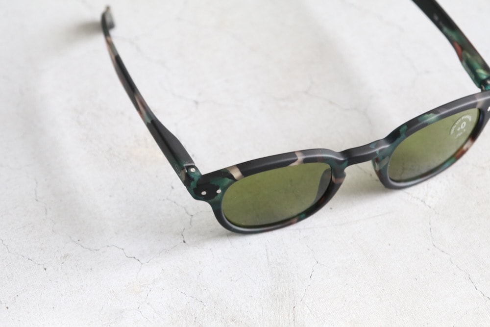Engineered Garments サングラス カーキx黒(総柄) 0232724N0075 limited】Engineered Garments × IZIPIZI (エンジニアード