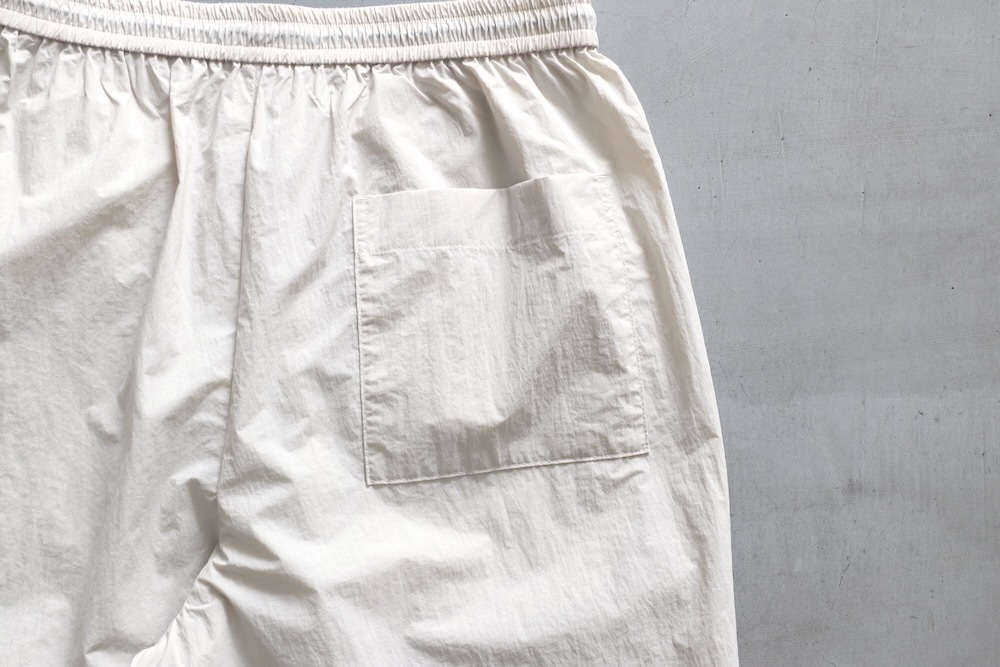 ATON (ȥ) "TRAVEL NYLON WIDE EASY SHORTS"