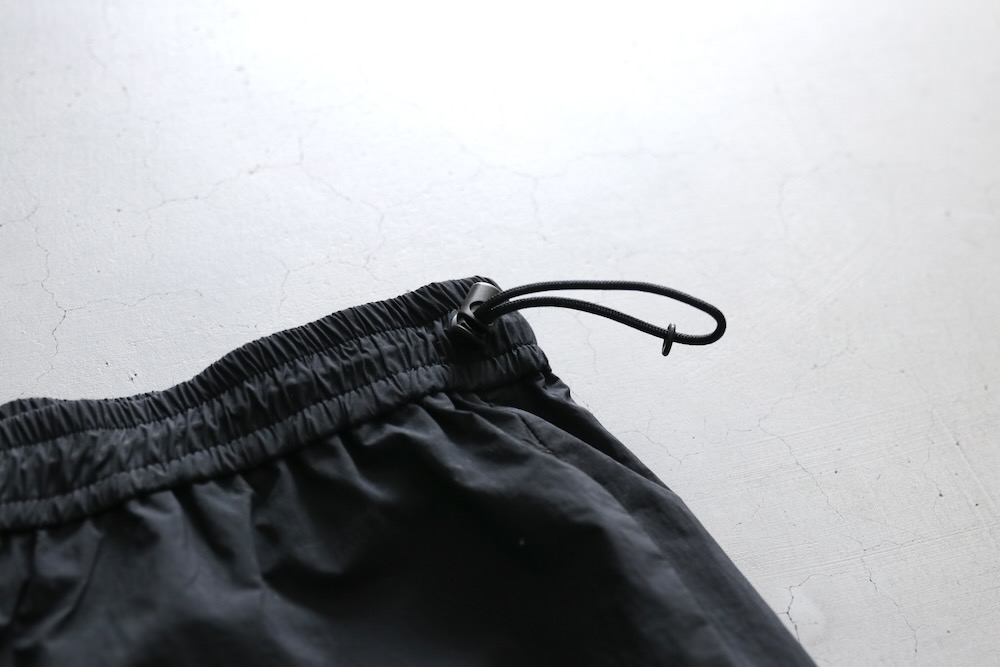 ATON (ȥ) "TRAVEL NYLON WIDE EASY SHORTS"