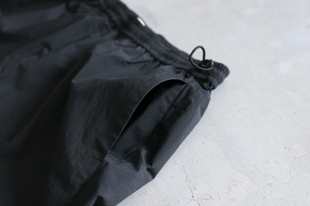 ATON (ȥ) "TRAVEL NYLON WIDE EASY SHORTS"