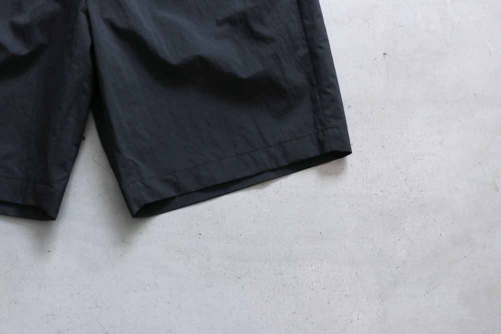 ATON (ȥ) "TRAVEL NYLON WIDE EASY SHORTS"