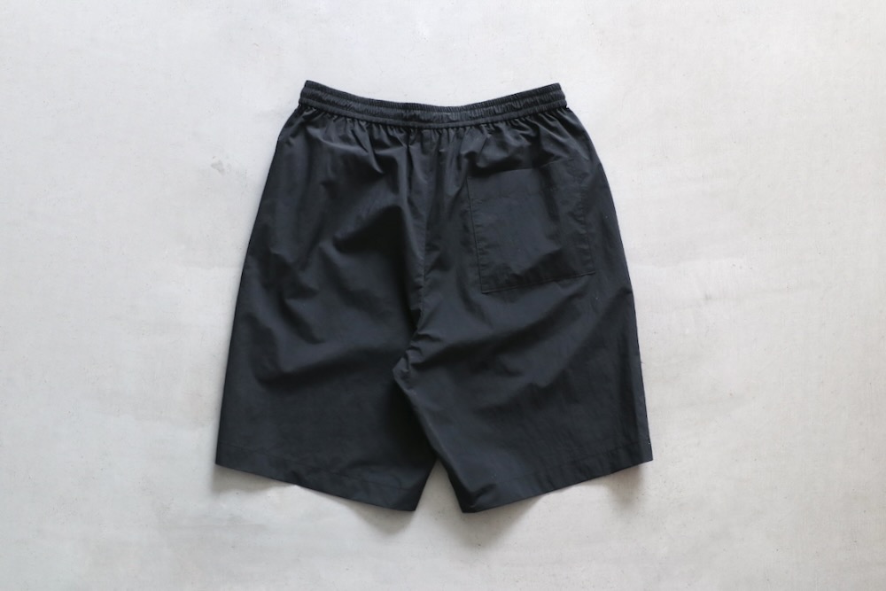 ATON (ȥ) "TRAVEL NYLON WIDE EASY SHORTS"