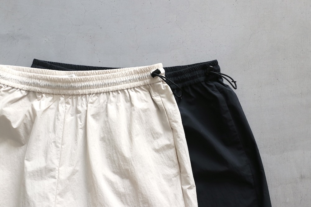 ATON (ȥ) "TRAVEL NYLON WIDE EASY SHORTS"
