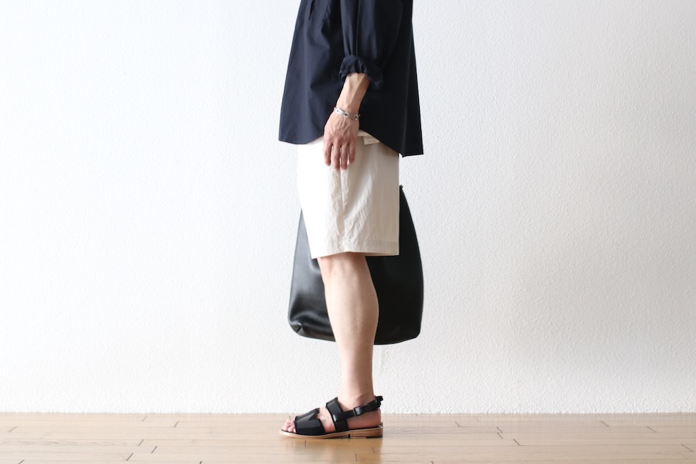 ATON (ȥ) "TRAVEL NYLON WIDE EASY SHORTS"