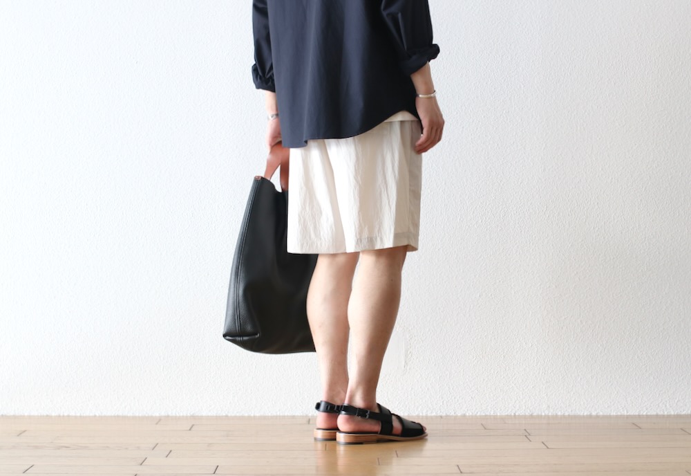 ATON (ȥ) "TRAVEL NYLON WIDE EASY SHORTS"
