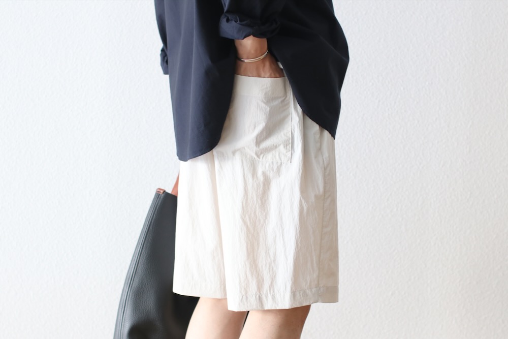 ATON (ȥ) "TRAVEL NYLON WIDE EASY SHORTS"