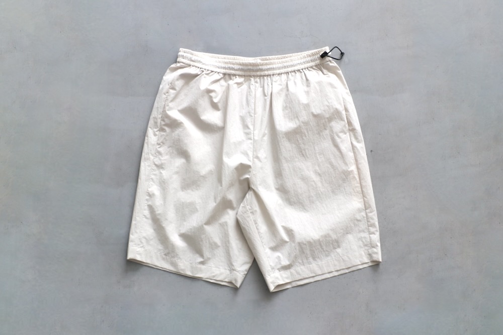 ATON (ȥ) "TRAVEL NYLON WIDE EASY SHORTS"