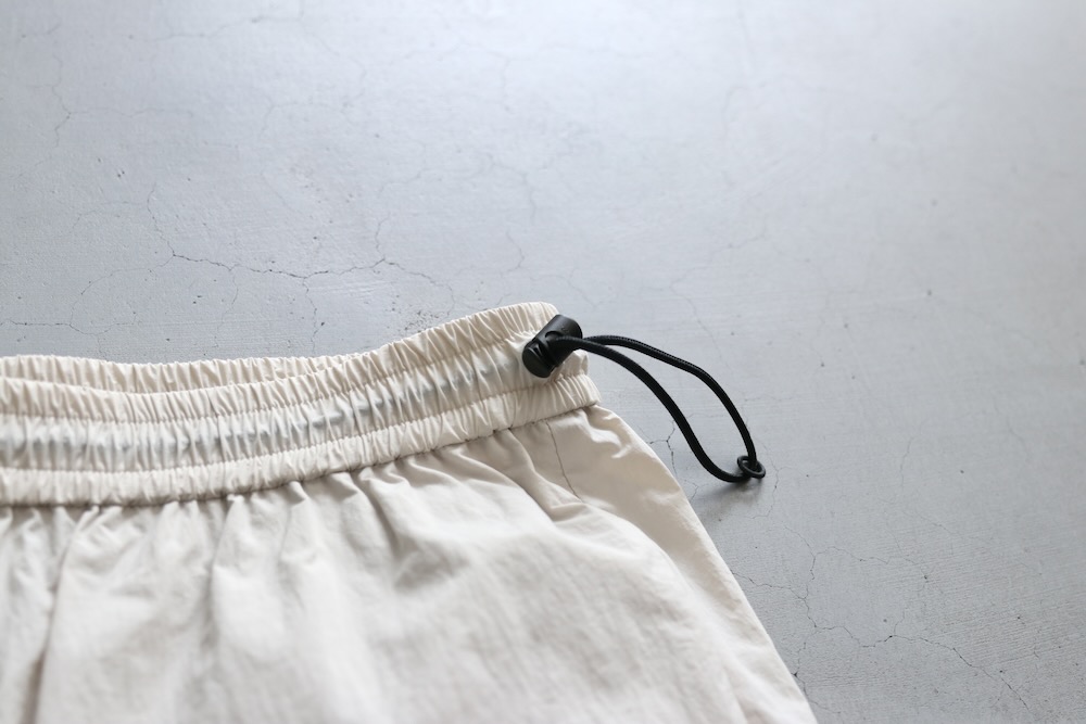 ATON (ȥ) "TRAVEL NYLON WIDE EASY SHORTS"