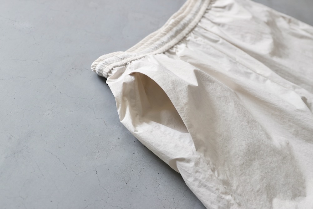 ATON (ȥ) "TRAVEL NYLON WIDE EASY SHORTS"