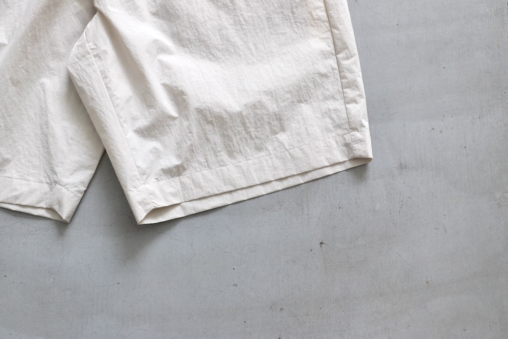 ATON (ȥ) "TRAVEL NYLON WIDE EASY SHORTS"