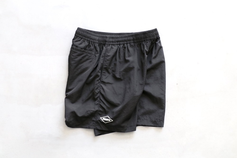 MADNESS (�ޥåɥͥ�) "MADNESS RHOMBUS LOGO NYLON ESSENTIAL SHORTS(17")"