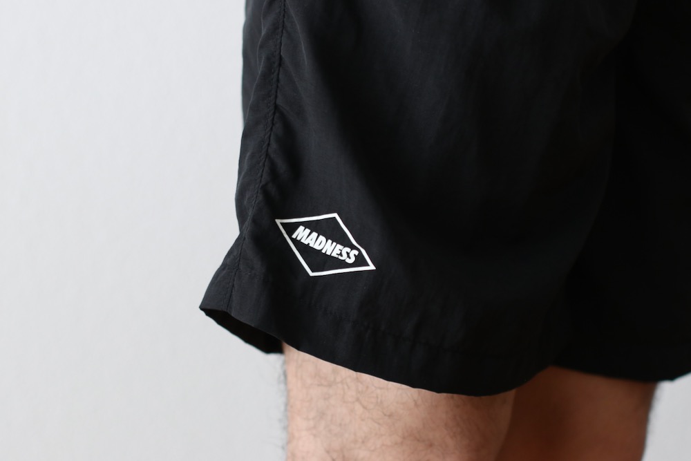 MADNESS (�ޥåɥͥ�) "MADNESS RHOMBUS LOGO NYLON ESSENTIAL SHORTS(17")"