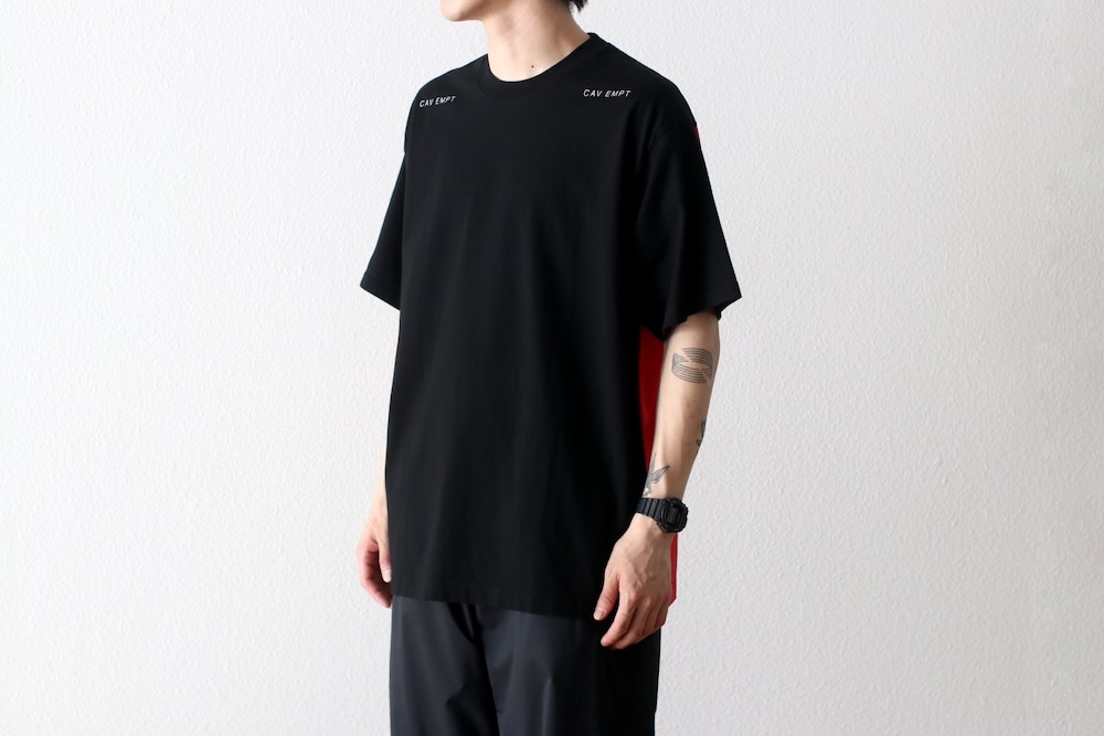 CAVEMPT C.E シーイー グラフィックTシャツ XL C.E 【値下げ】C．E cavempt ロゴ グラフィックTシャツ ホワイト