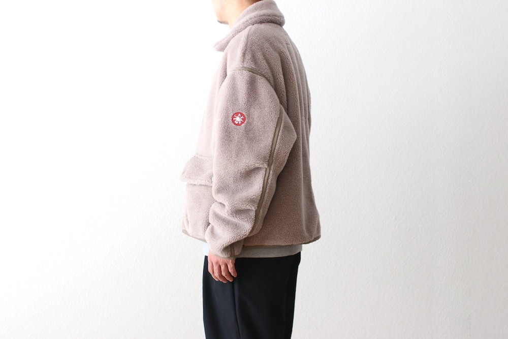 C.E(��������) "COLLARED BOA ZIP UP"
