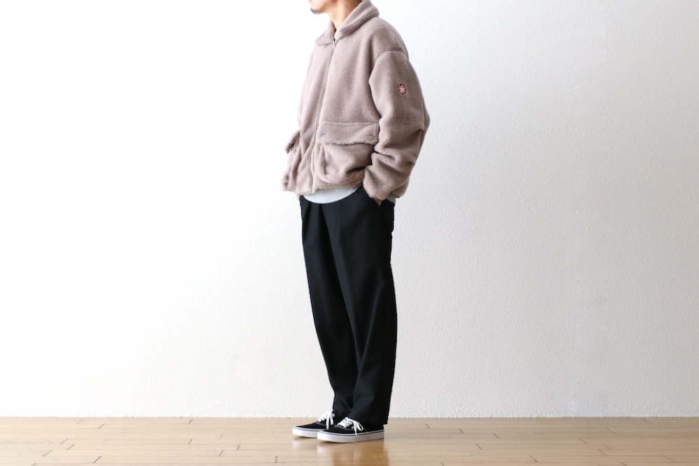 C.E(��������) "COLLARED BOA ZIP UP"