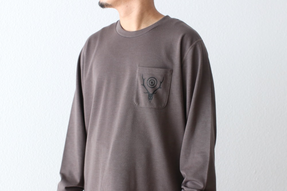 South2 West8 (ġ ȥ) "L/S Round Pocket Tee - Circle Horn"