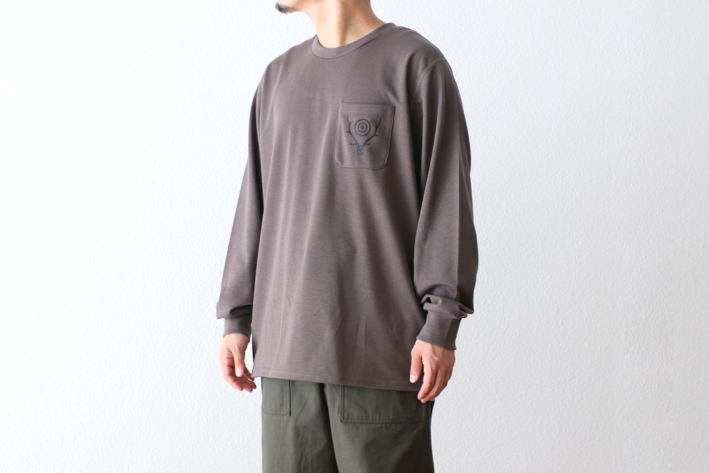 South2 West8 (ġ ȥ) "L/S Round Pocket Tee - Circle Horn"