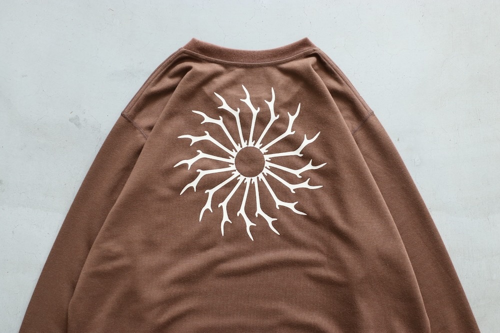 South2 West8 (ġ ȥ) "L/S Round Pocket Tee - Circle Horn"