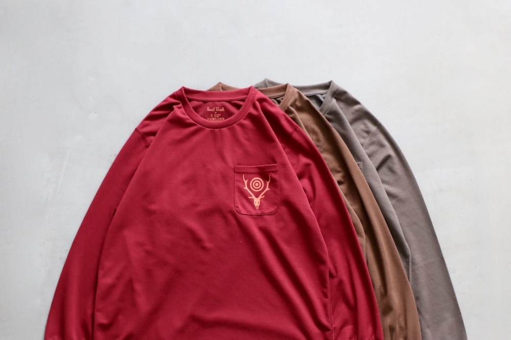South2 West8 (ġ ȥ) "L/S Round Pocket Tee - Circle Horn"