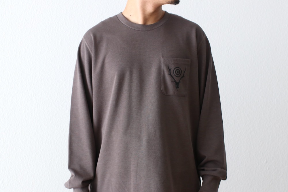 South2 West8 (ġ ȥ) "L/S Round Pocket Tee - Circle Horn"