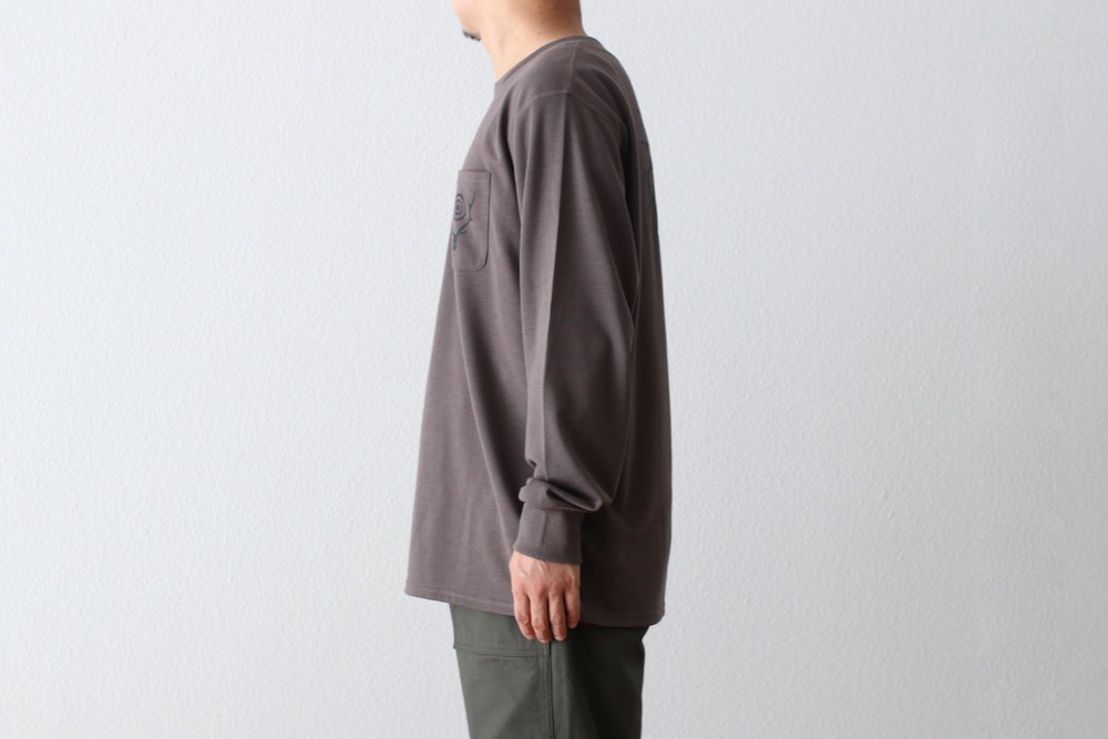 South2 West8 (ġ ȥ) "L/S Round Pocket Tee - Circle Horn"