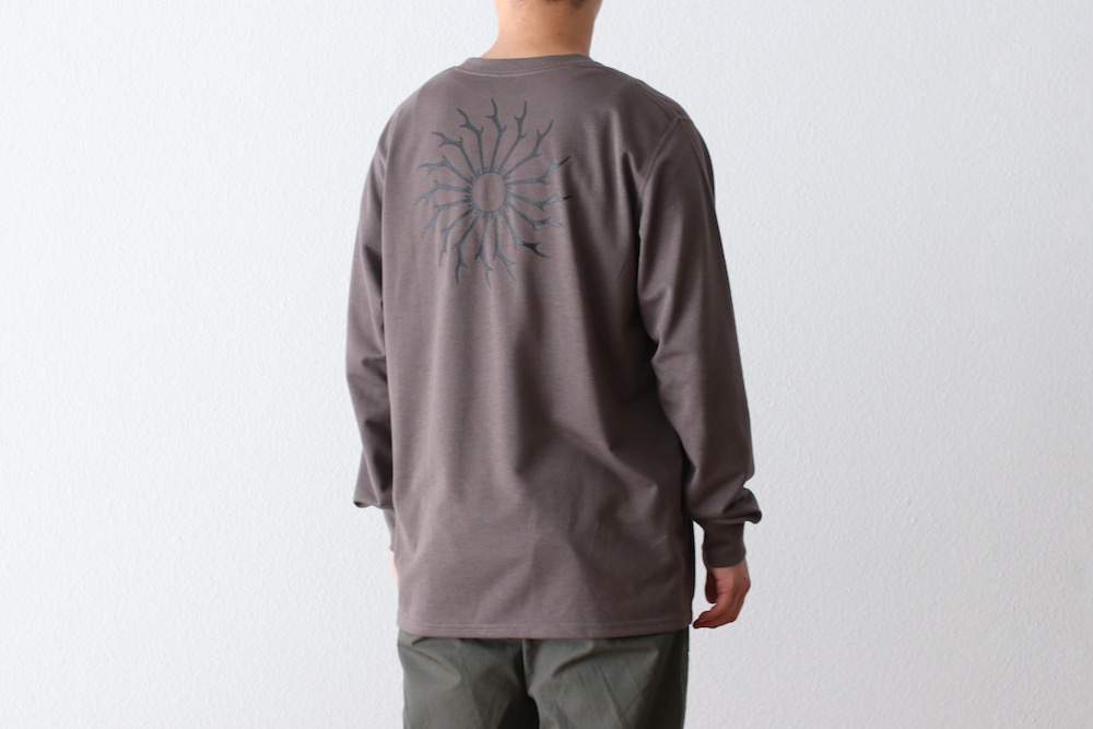 South2 West8 (ġ ȥ) "L/S Round Pocket Tee - Circle Horn"