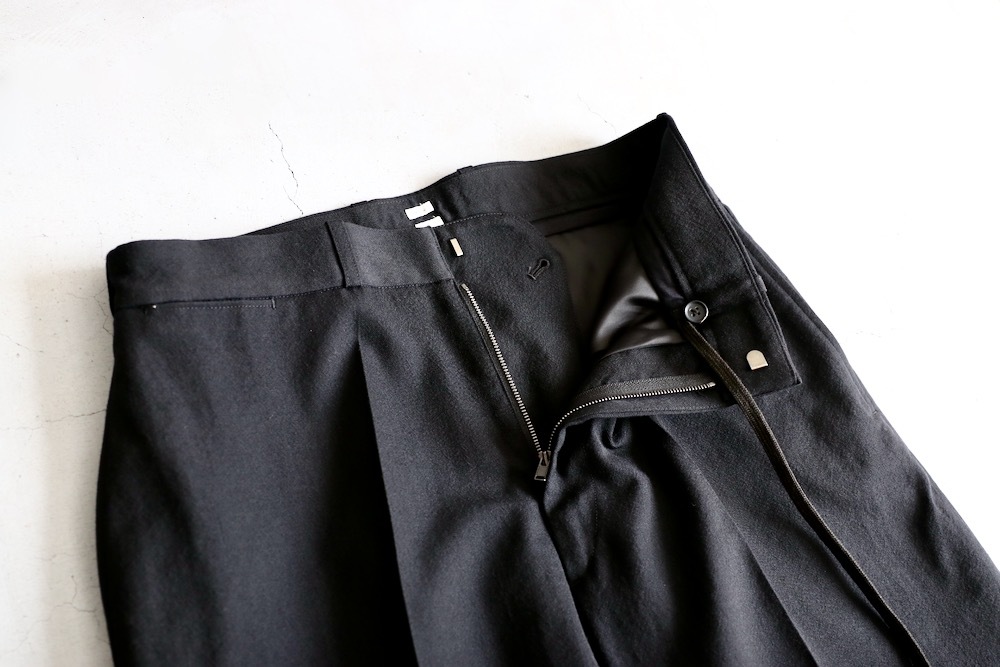 blurhms(�֥顼�ॹ) "Wool Gabardine Trousers"