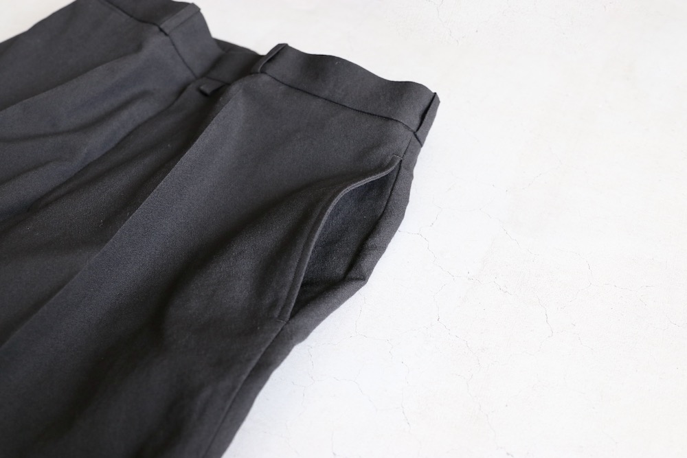 blurhms(�֥顼�ॹ) "Wool Gabardine Trousers"