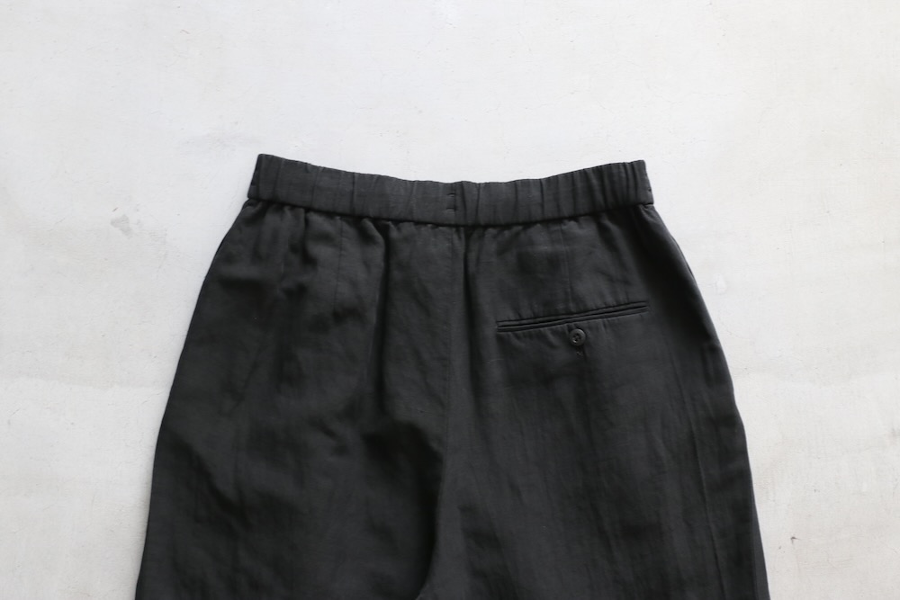ATON (ȥ) "COTTON LINEN VOILE TWO TUCKED EASY SHORTS"
